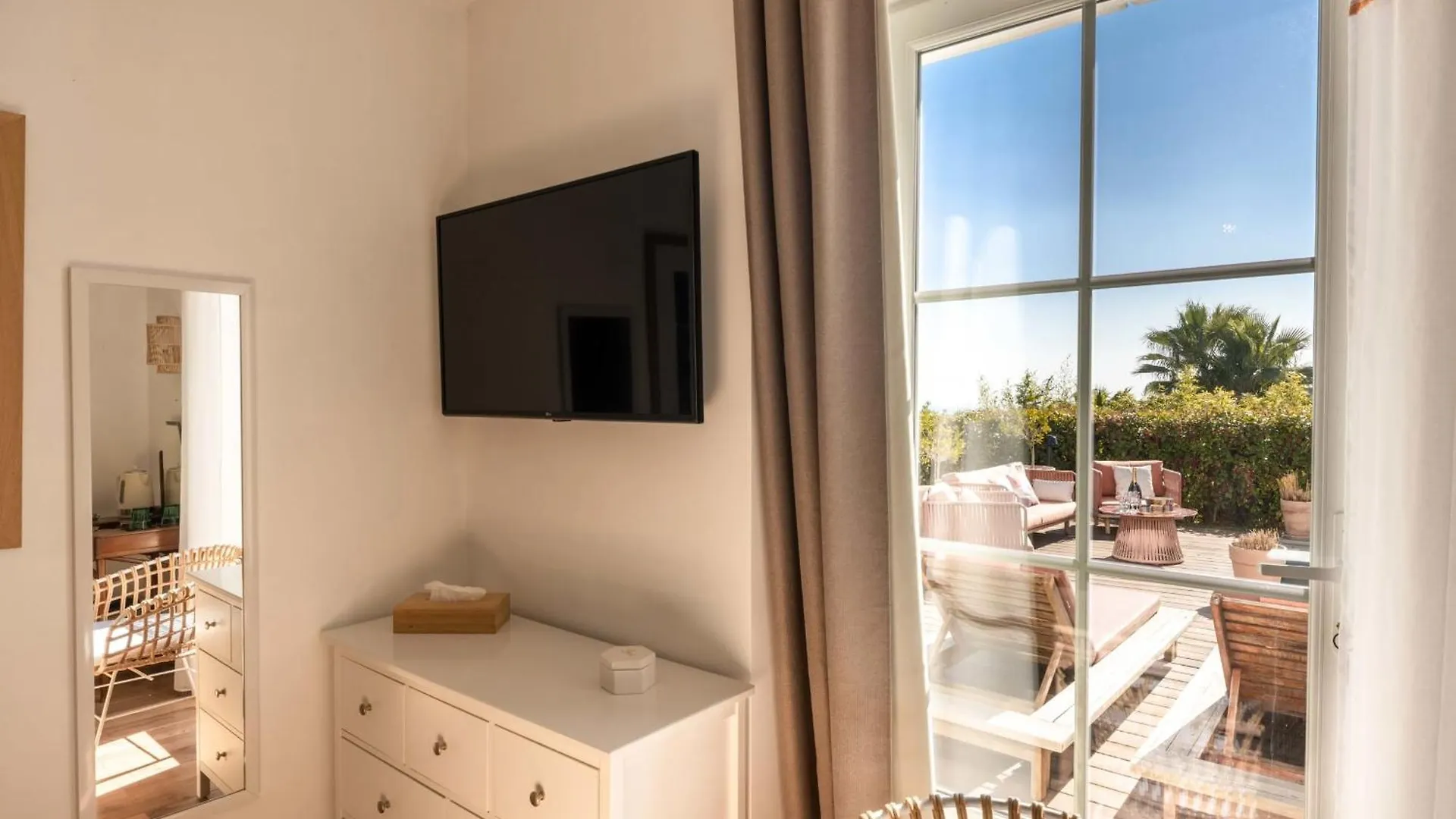 Beautiful Villa - Garden - Pool - Sea View ニース 0*,  フランス